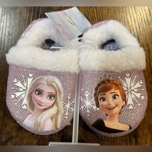 Disney Frozen Baby/Toddler Girl Slippers NWT Size 5/6